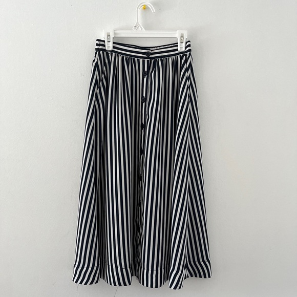 H&M WHITE AND NAVY BLUE STRIPED SMALL SKIRT - Picture 1 of 5